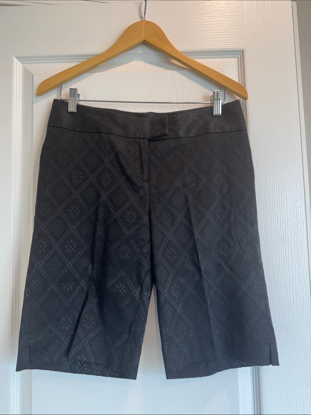 NWOT WHBM black patterned Bermuda shorts